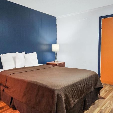 Oyo Hotel Colby, Ks Zewnętrze zdjęcie