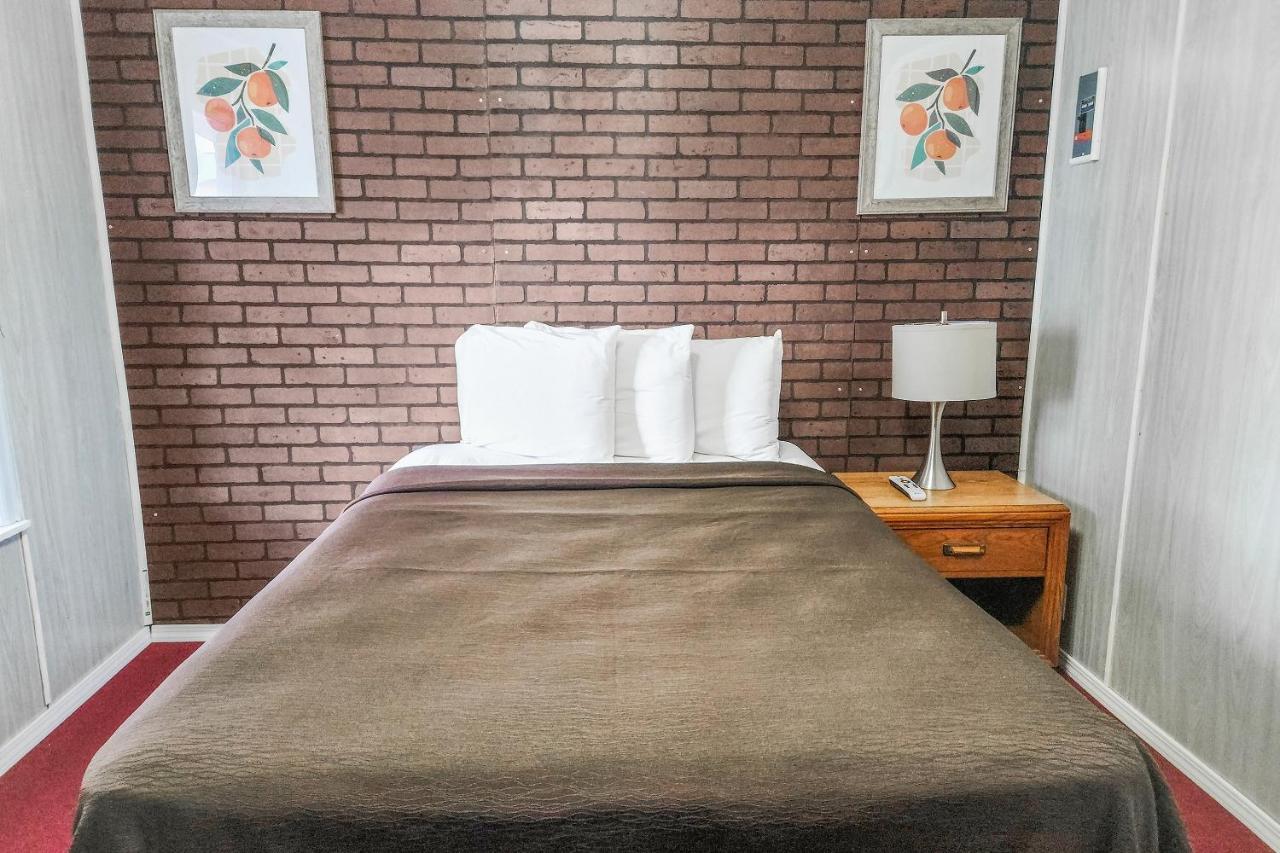 Oyo Hotel Colby, Ks Zewnętrze zdjęcie