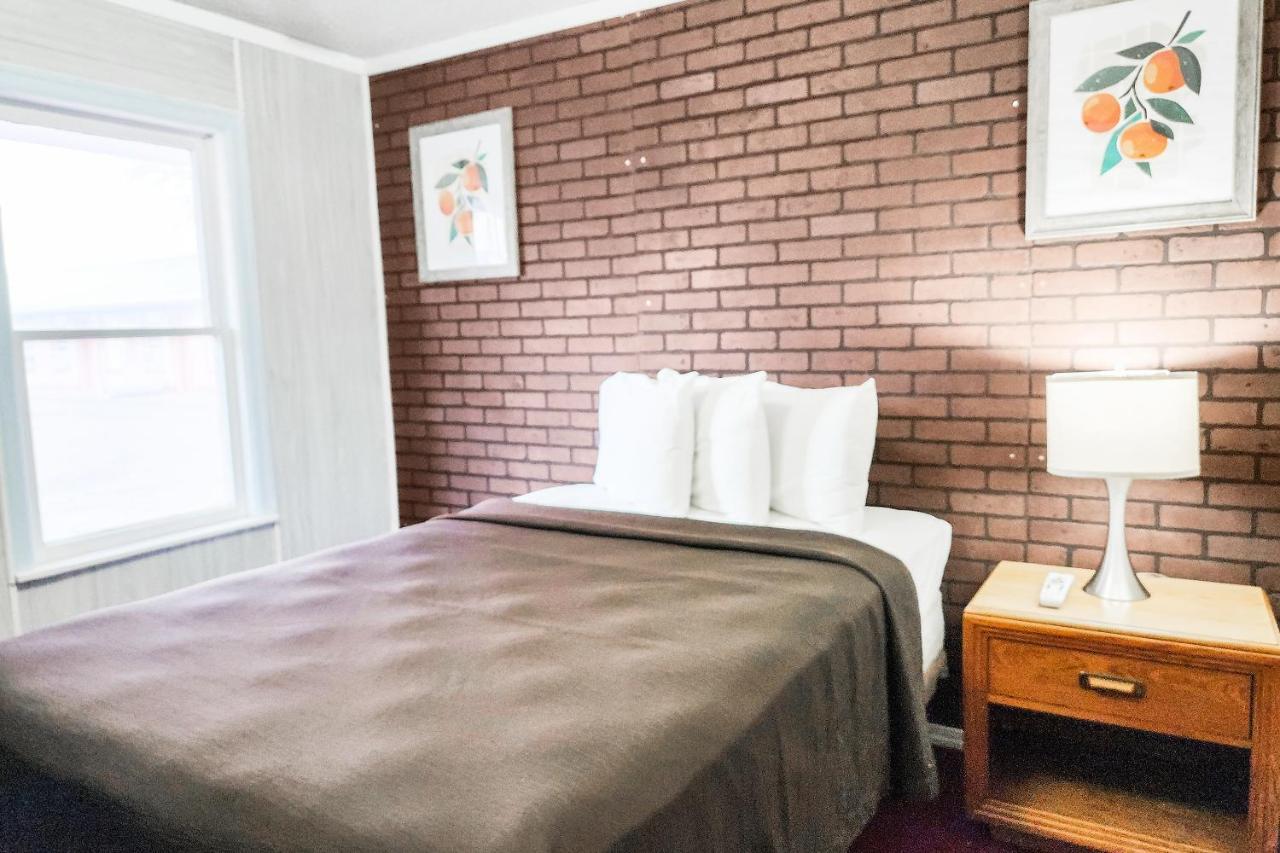 Oyo Hotel Colby, Ks Zewnętrze zdjęcie