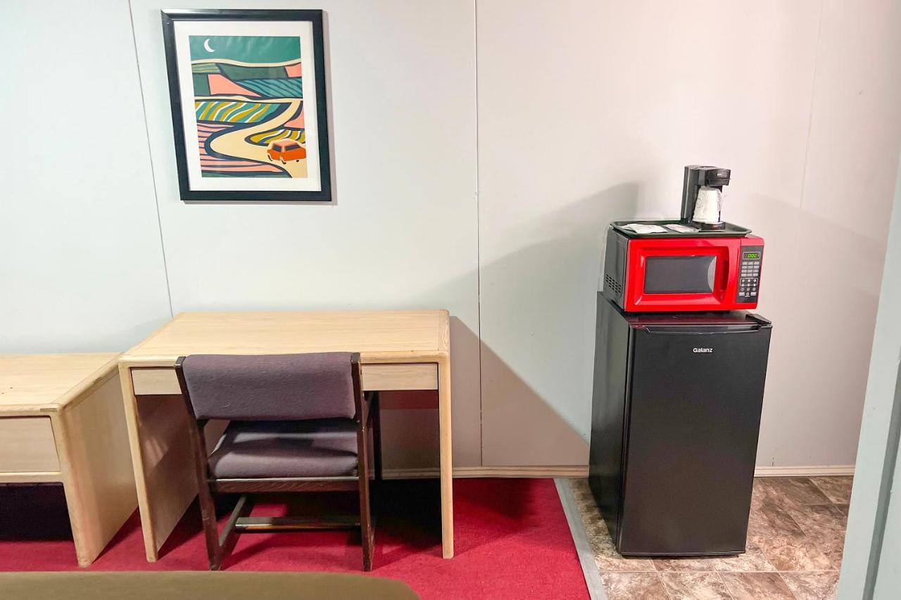 Oyo Hotel Colby, Ks Zewnętrze zdjęcie