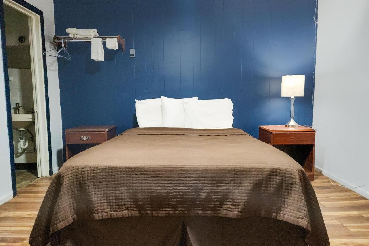 Oyo Hotel Colby, Ks Zewnętrze zdjęcie